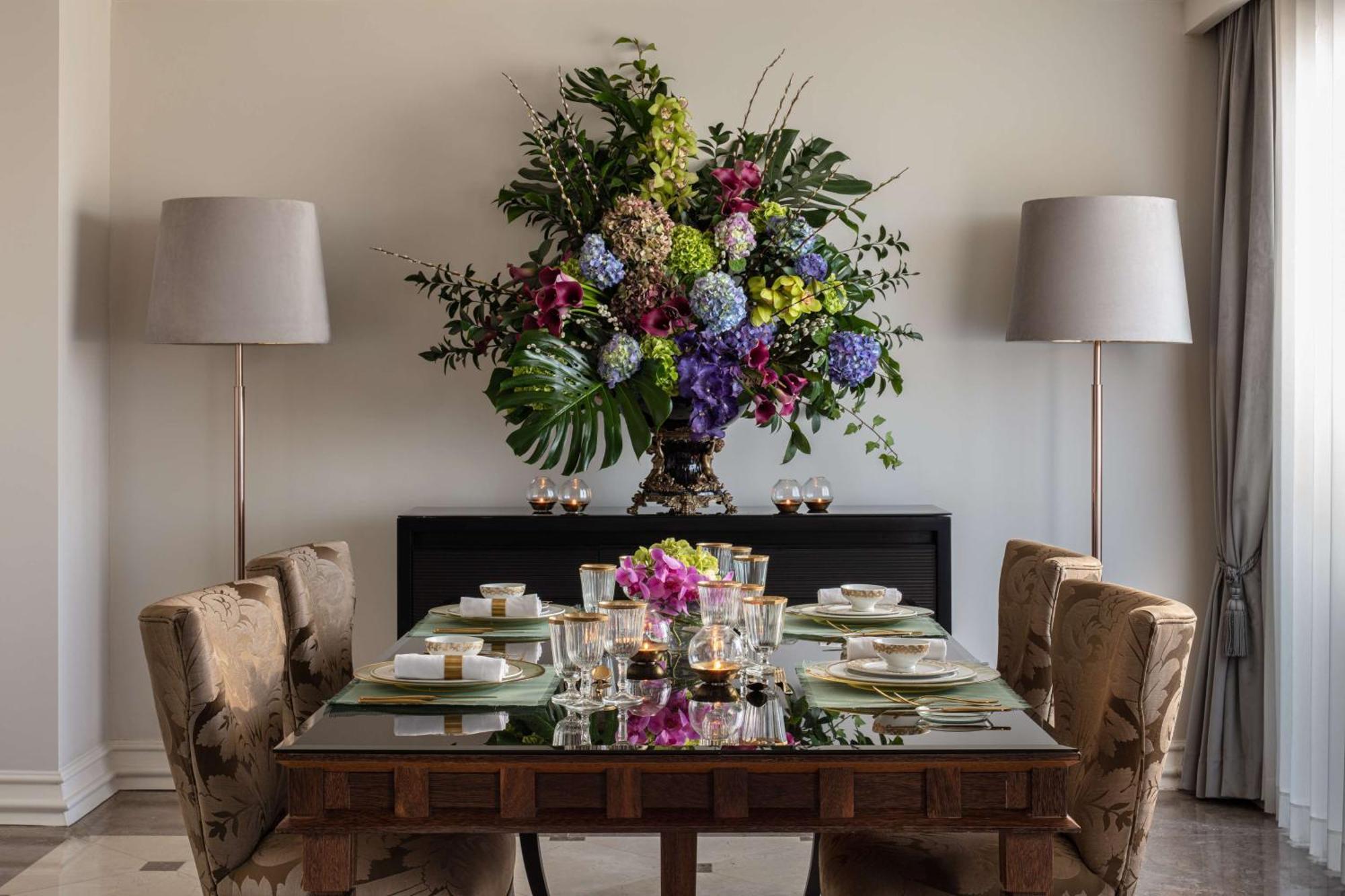 Tivoli Avenida Liberdade Lisboa - A Leading Hotel Of The World Bagian luar foto A dining room table set for a meal